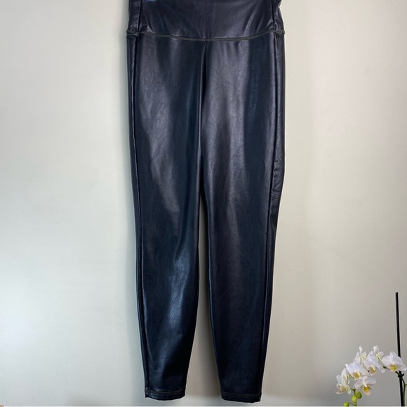 Athleta Pants - Women’s ATHLETA Black Gleam Faux Leather Front Leggings Size Medium
